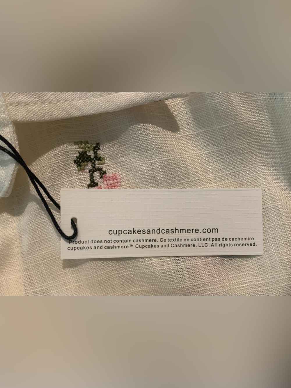 cupcakes & cashmere Cream Linen Blend Top with Pink Embroidered Flower - M - Picture 6 of 8